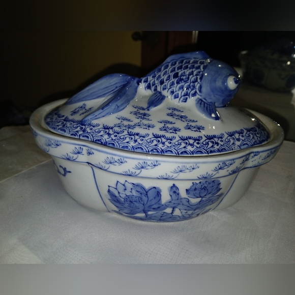 Vintage Blue & White Porcelain Fish Turen With Lid – Lotus Pattern - Picture 1 of 10